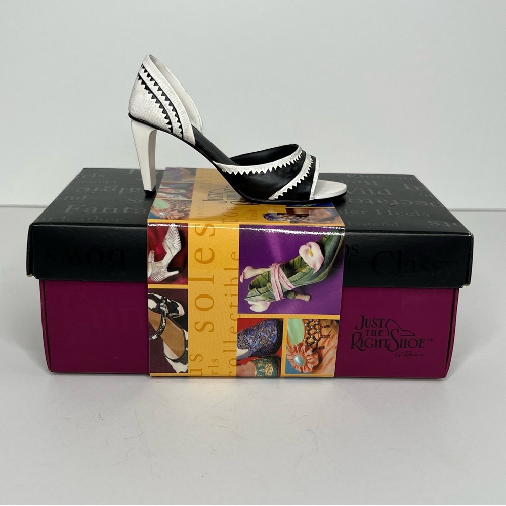 Just the Right Shoe Dressed to Impress NIB with COA